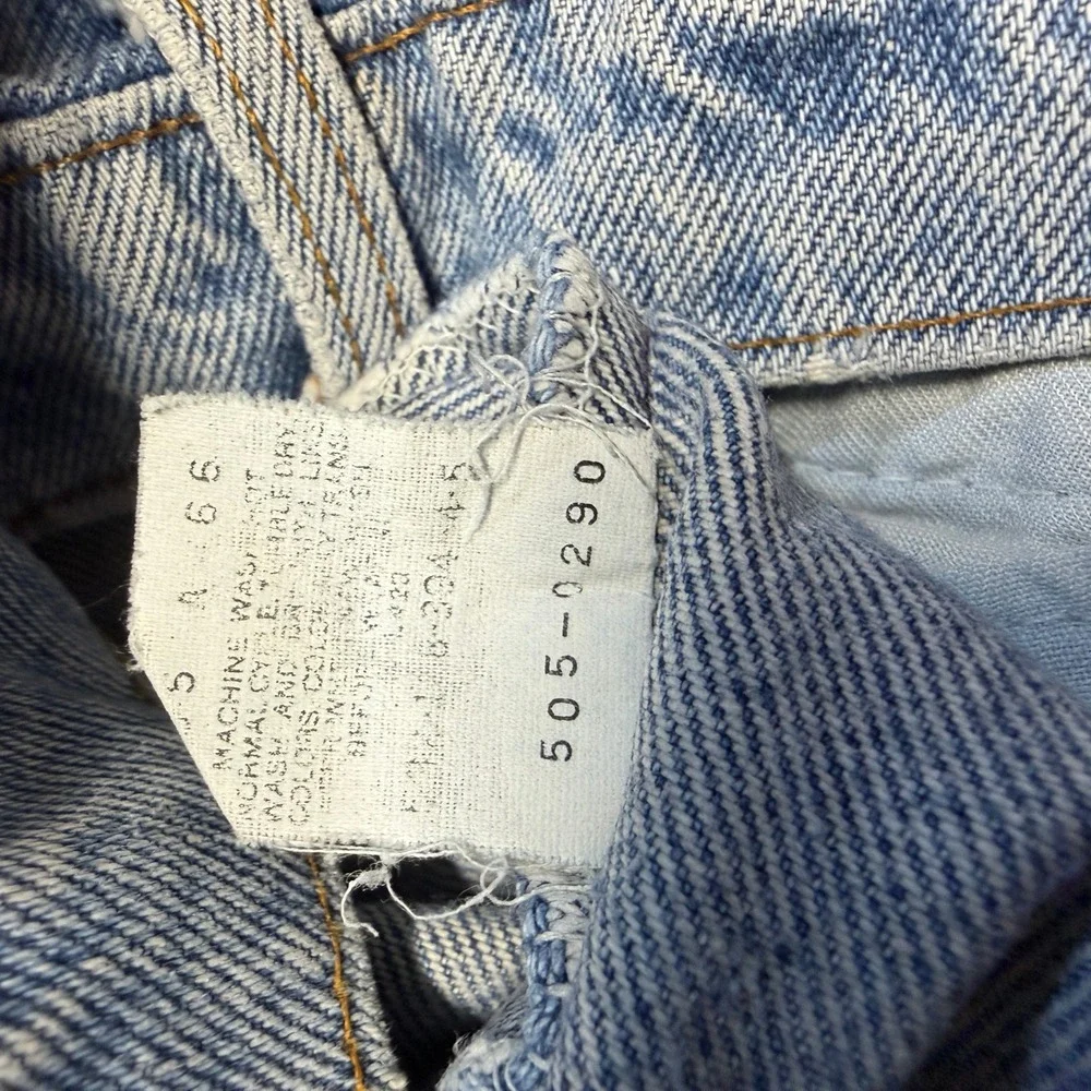 Vintage Levis 505 Mens 38x32 Light Wash Straight Leg Denim Jeans Made in USA 90s